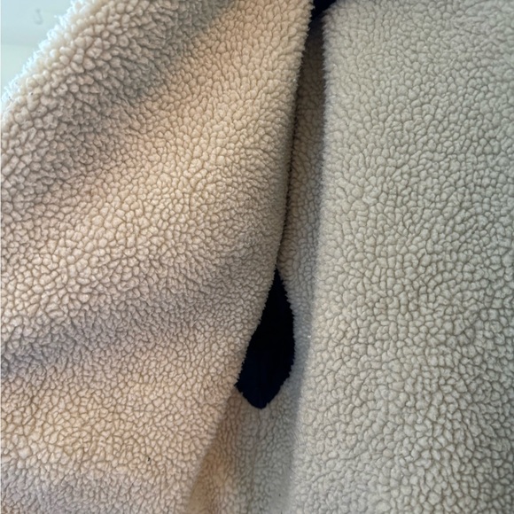 Vintage Levi’s Oversized Sherpa Trucker Jacket - Picture 5 of 10